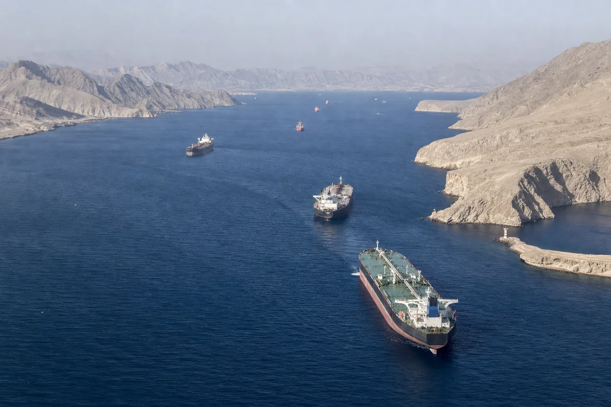 Stretto di Hormuz petroliere negoziato Iran 2026
