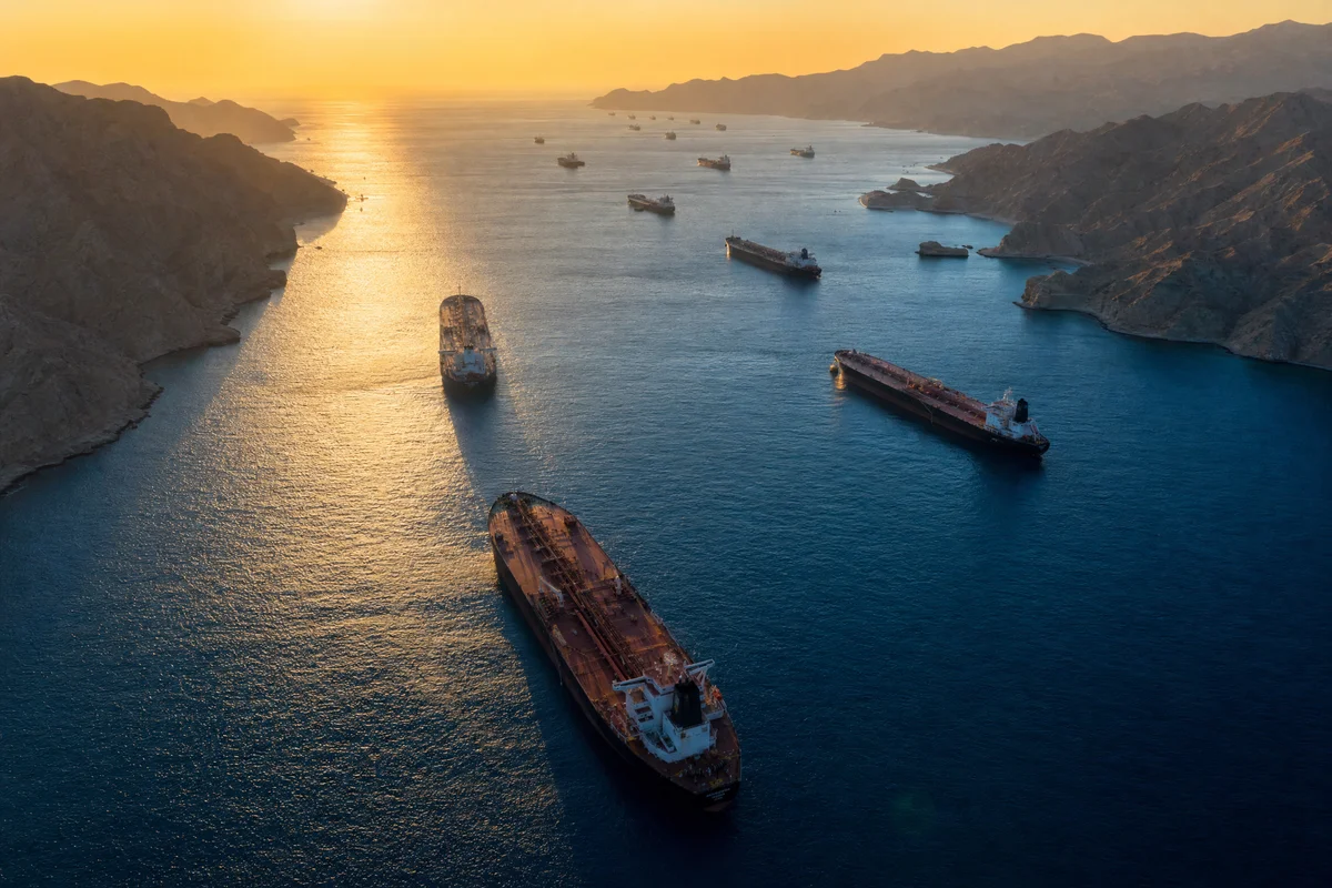Vista dello Stretto di Hormuz chiuso nel 2026