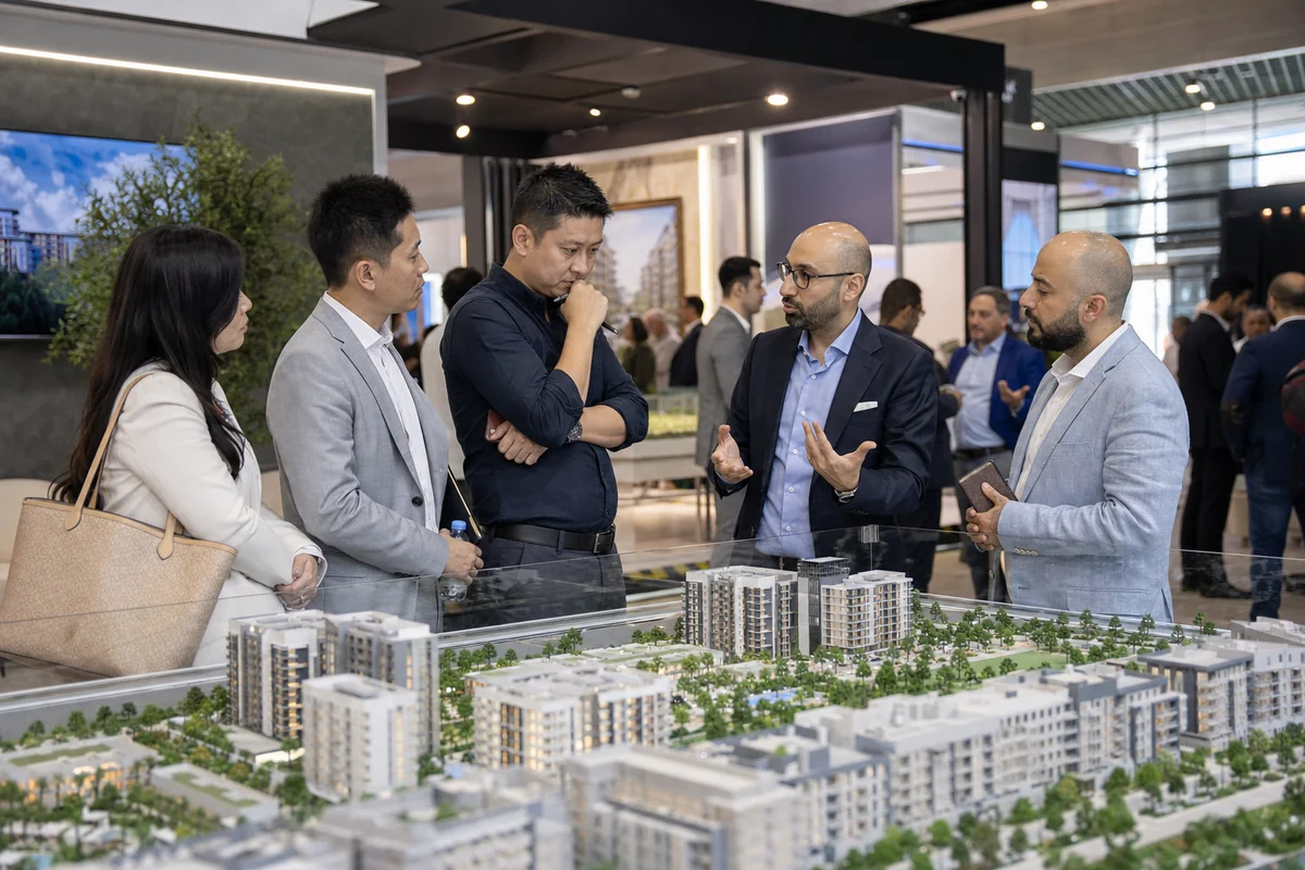 Investitori e developer discutono opportunità immobiliari a Dubai durante IPS 2026